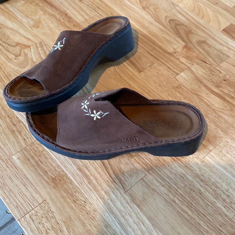 🔥 Naot sandals made in Israel, size 41. Unparalleled comfort and quality.